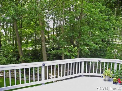 Deck Private deck close to walking paths