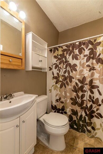 914 N 7th St unit 914 North Seventh St, Mankato, MN 56001 - photo 6