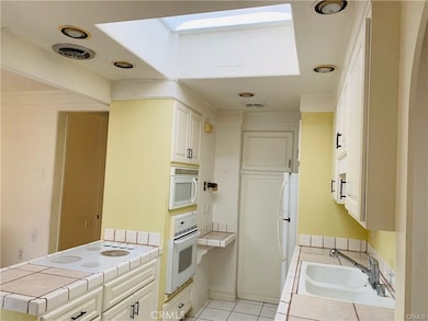 2276 Via Mariposa E unit R, Laguna Woods, CA 92637 - photo 2