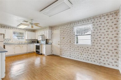 Kitchen & Dining Area