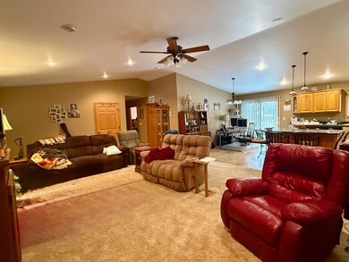 711 W 16th Ave, Mitchell, SD 57301 - photo 4