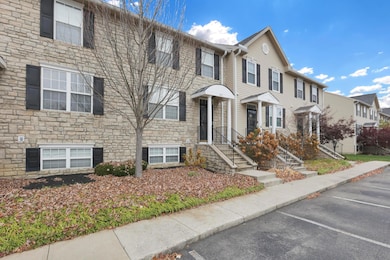 243 Oxford Oak Dr unit 243, Blacklick, OH 43004 - photo 2