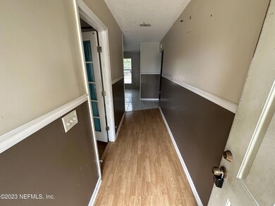 8075 Bramble Ct, Jacksonville, FL 32210 - photo 4