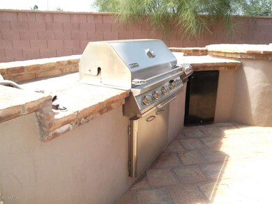 BUILT IN BBQ W/REFRIGE