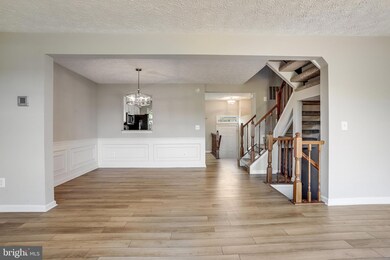 13315 Burkitts Rd, Fairfax, VA 22033 - photo 7