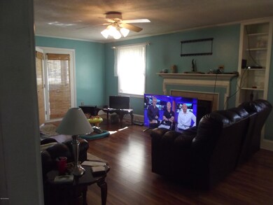 106 N Mcneil St, Burgaw, NC 28425 - photo 2