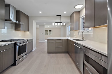 956 S Cedar Ave, Elmhurst, IL 60126 - photo 4