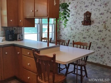 Kitchen with Breakfast Bar