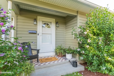 8 Mckinley St, Adams, MA 01220 - photo 4