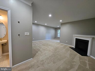 24689 Clock Tower Square, Stone Ridge, VA 20105 - photo 7