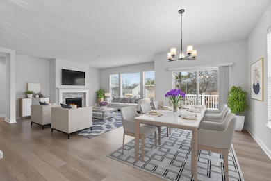 394 Sandy Cir, Pewaukee, WI 53072 - photo 2