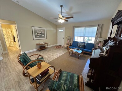 Living room (front door)