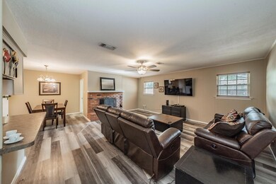 300 Tanglewood Dr, Hurst, TX 76053 - photo 6