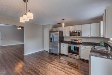 7718 Mordecai Ct, Jacksonville, FL 32210 - photo 5