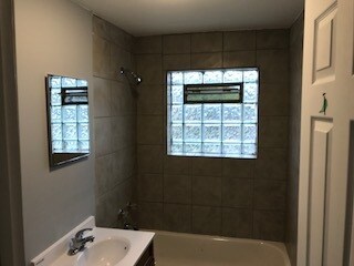 1318 E Roosevelt Rd unit 6, Wheaton, IL 60187 - photo 2