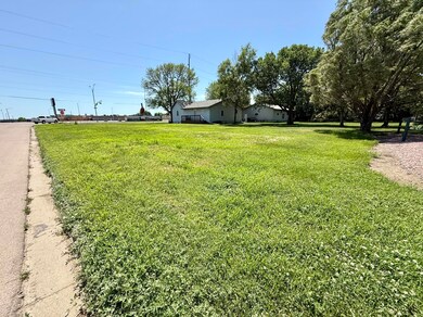 979 4th St NE, Huron, SD 57350 - photo 7