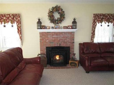 34 Mount Pleasant St, Oxford, MA 01540 - photo 4