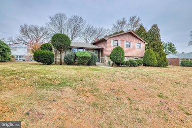 117 Alexis Ln, Philadelphia, PA 19115 - photo 2