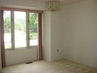 Entry/Foyer.