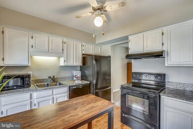 8571 Chester Grove Ct, Springfield, VA 22153 - photo 2