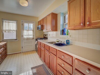 2404 Lake Ave, Cheverly, MD 20785 - photo 6