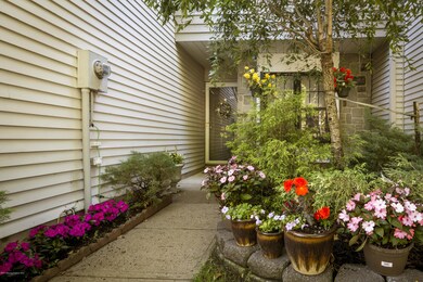 02_House Front-4
