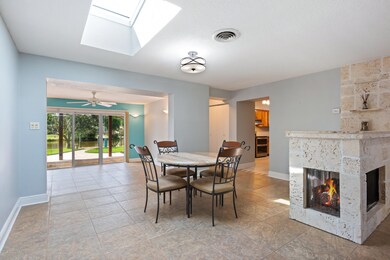 Open Dining w/Skylight