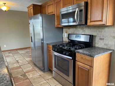 2806 W 47th St, Davenport, IA 52806 - photo 4