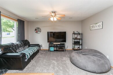 1315 18th St SW, Cedar Rapids, IA 52404 - photo 5