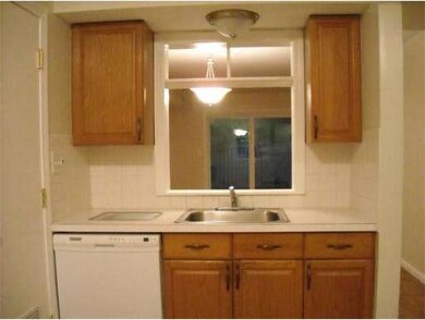 905 Windsor Dr, Framingham, MA 01701 - photo 5