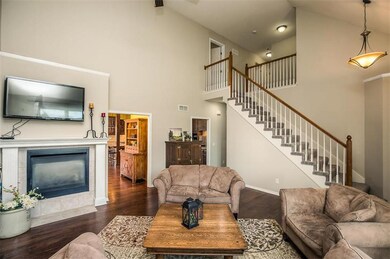 315 SW Albatross Ct, Lees Summit, MO 64082 - photo 4