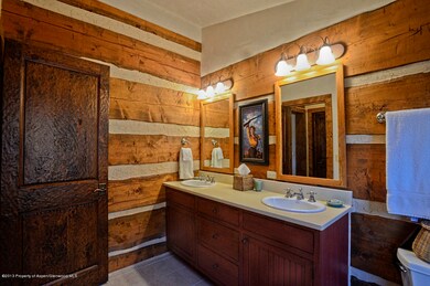 Cabin 9 - Guest suite bath