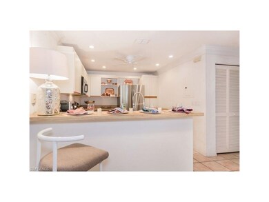 Kitchen and breakfast bar area