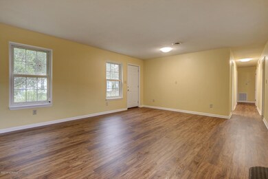 226 Lakewood Dr, Jacksonville, NC 28546 - photo 5