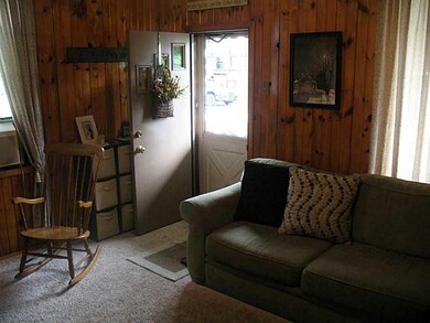 Entry/Foyer.