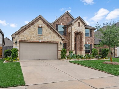 Situated on a cul-de-sac street, this home overlooks a greenspace which leads to one of several neighborhood ponds, parks and playgrounds. The location of this property is prime!