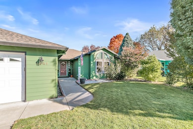 1841 Cascadia Cir, Medford, OR 97504 - photo 2