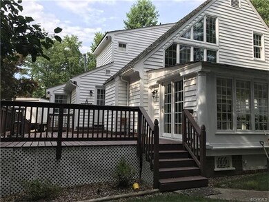 ENORMOUS deck and bright sunroom merge outdoor and