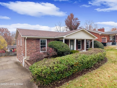 1409 Cloverhills Dr, Louisville, KY 40216 - photo 4