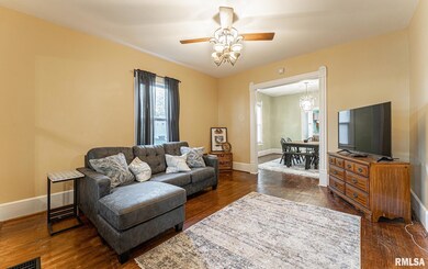 601 N Hamilton St, Lincoln, IL 62656 - photo 2