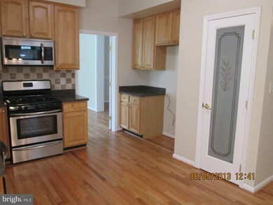 8818 Country Oak Dr, Odenton, MD 21113 - photo 4