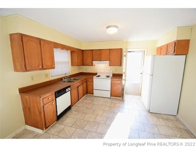 739 Ashbrook Rd, Fayetteville, NC 28314 - photo 6