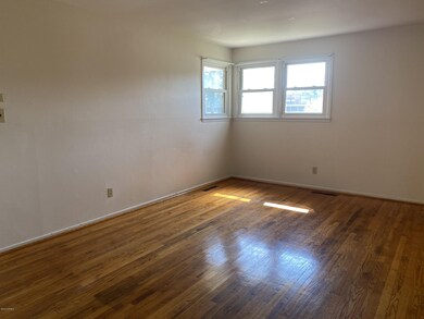 616 Henderson Dr, Jacksonville, NC 28540 - photo 5