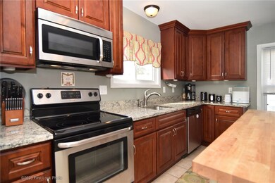 28 Gardner St, Pawtucket, RI 02861 - photo 3