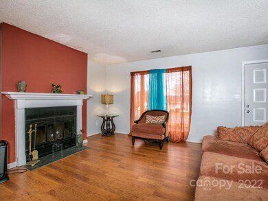 207 Scottlynn Dr, Asheville, NC 28806 - photo 3