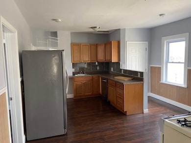 4 Diamond St, Worcester, MA 01610 - photo 4