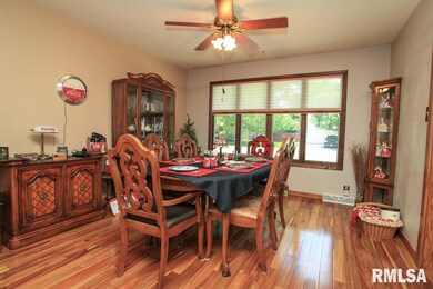 125 Crestwood Dr, Lincoln, IL 62656 - photo 3