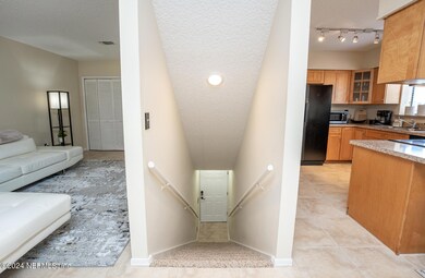 115 15th Ave S Unit C Entrance