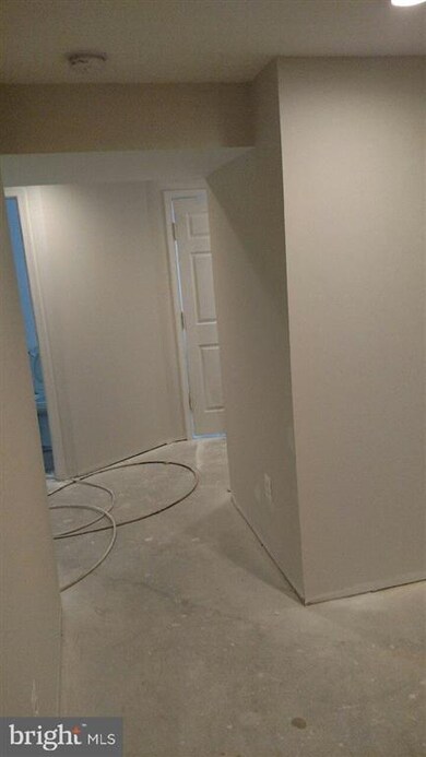 15004 Woodglen Ct, Dumfries, VA 22025 - photo 5