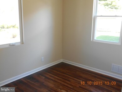 1052 Columbia Rd, Hagerstown, MD 21742 - photo 6